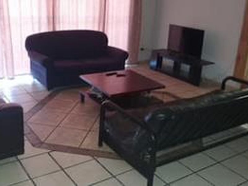 House For Sale In Vereeniging - Photo 2