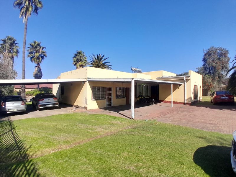 House For Sale In Vereeniging - Photo 1