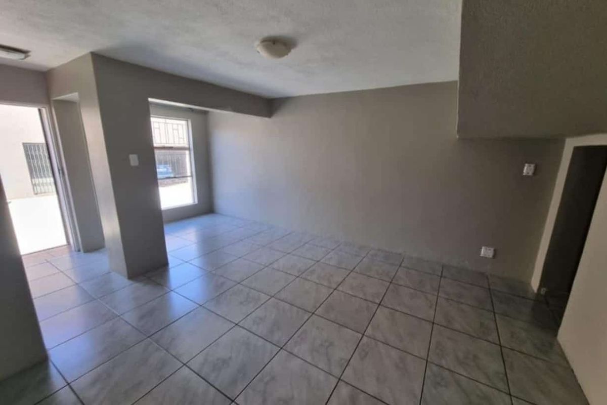 This lovely duplex, pet friendly townhouse is located in a popular complex at S.E 4 Vanderbijlpark - Photo 3