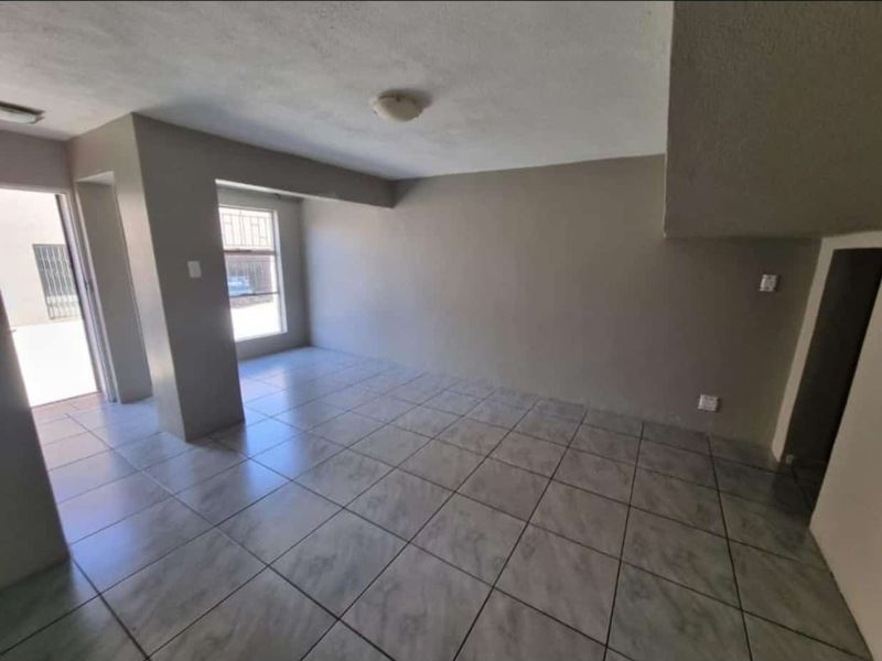 This lovely duplex, pet friendly townhouse is located in a popular complex at S.E 4 Vanderbijlpark - Photo 3