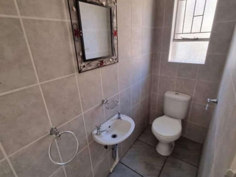 This lovely duplex, pet friendly townhouse is located in a popular complex at S.E 4 Vanderbijlpark - Photo 10