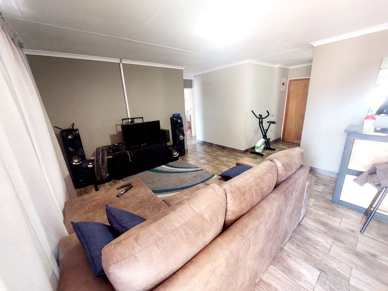 Modern 2 Bedroom Apartment in Magalieskruin - Photo 3