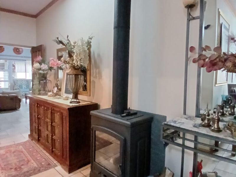 For Sale: Stunning 5-Bedroom Family Home in Sasolburg's Prime Area - Photo 4