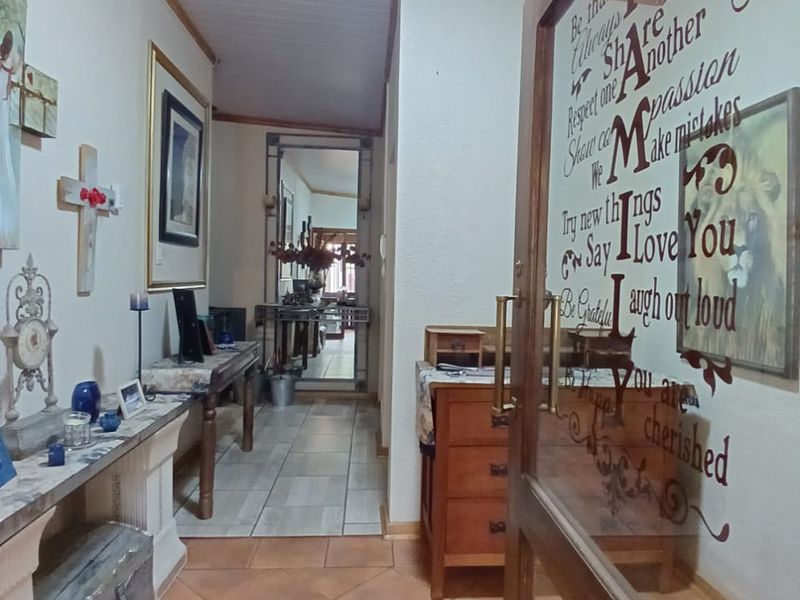 For Sale: Stunning 5-Bedroom Family Home in Sasolburg's Prime Area - Photo 2