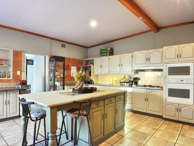 For Sale: Stunning 5-Bedroom Family Home in Sasolburg's Prime Area - Photo 8