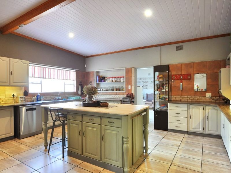 For Sale: Stunning 5-Bedroom Family Home in Sasolburg's Prime Area - Photo 7