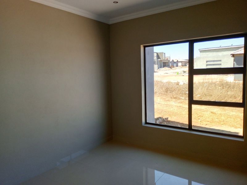 Modern 3-Bedroom Home in Bendor Meadows - Prime Location Near Mall of the North. - Photo 10
