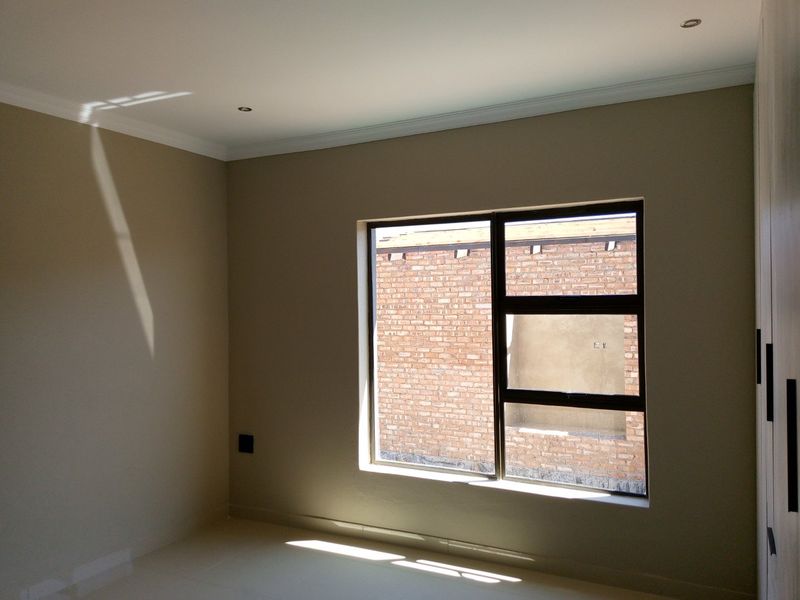 Modern 3-Bedroom Home in Bendor Meadows - Prime Location Near Mall of the North. - Photo 7