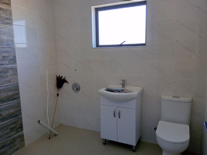 Modern 3-Bedroom Home in Bendor Meadows - Prime Location Near Mall of the North. - Photo 6