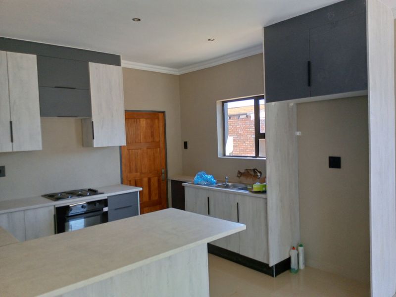 Modern 3-Bedroom Home in Bendor Meadows - Prime Location Near Mall of the North. - Photo 3