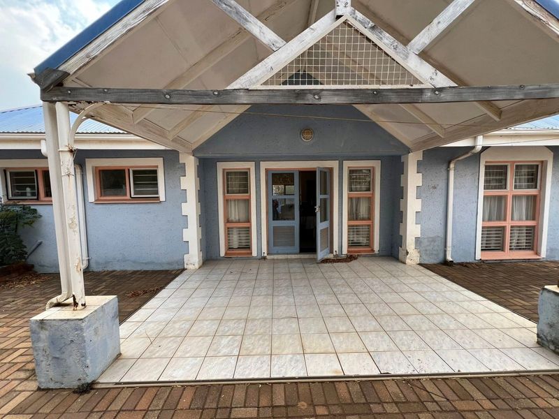 Charming Fixer-Upper in Bendor Village! - Photo 10