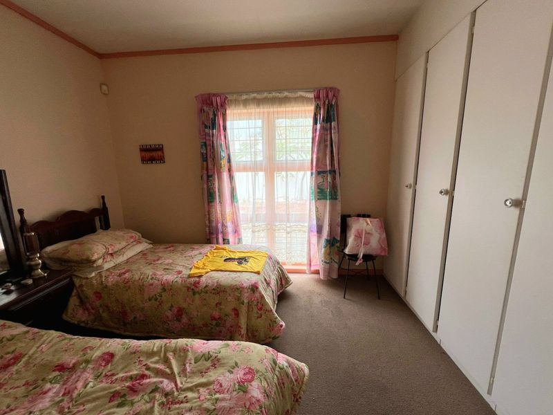 Charming Fixer-Upper in Bendor Village! - Photo 9