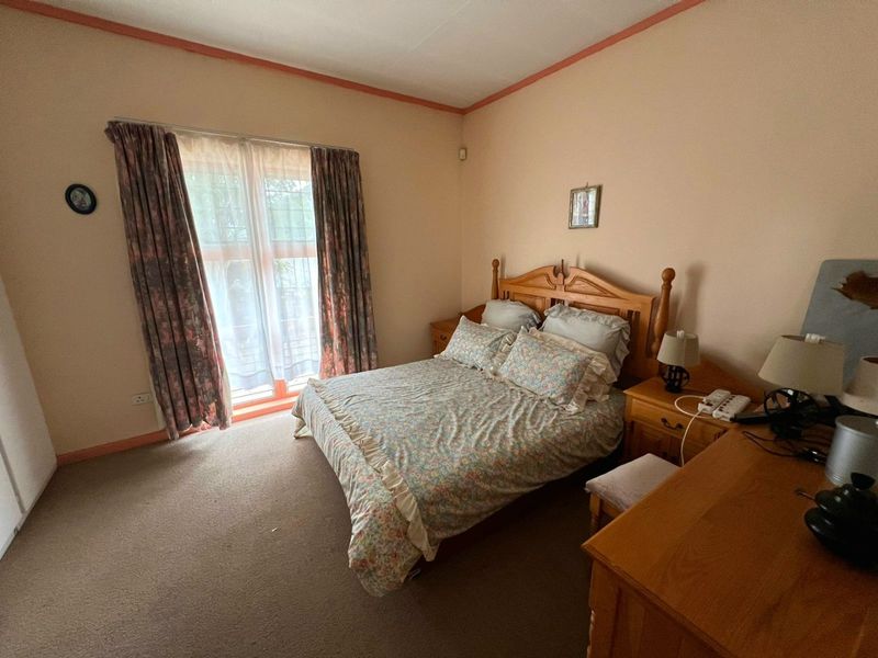 Charming Fixer-Upper in Bendor Village! - Photo 8