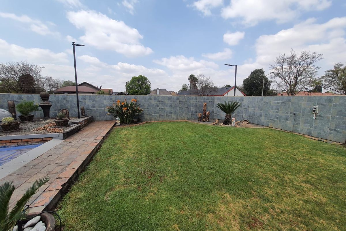 Property COMPLETELY OF THE GRID WITH SOLAR AND WATER (Strong Borehole) - Photo 4
