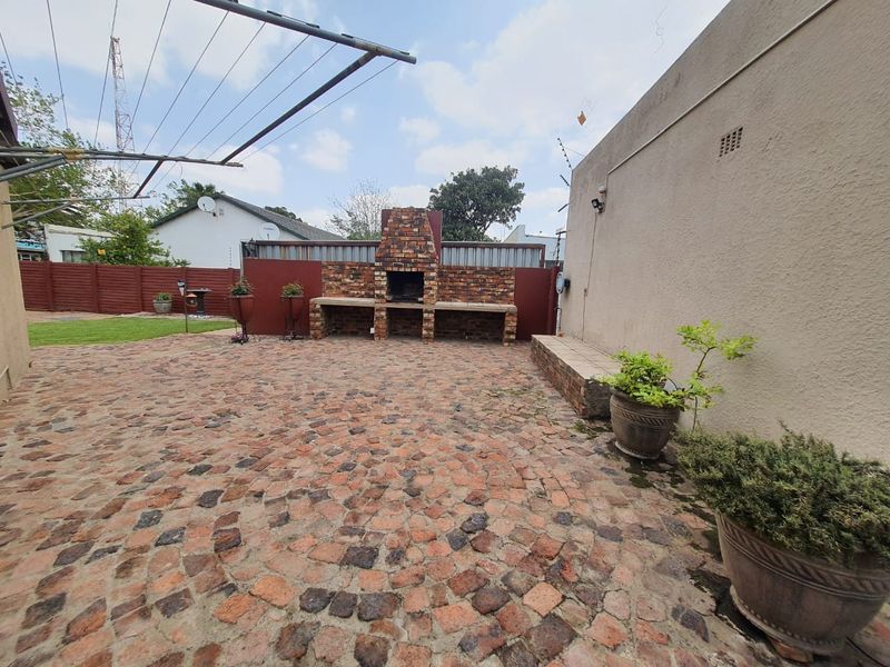 Property COMPLETELY OF THE GRID WITH SOLAR AND WATER (Strong Borehole) - Photo 6