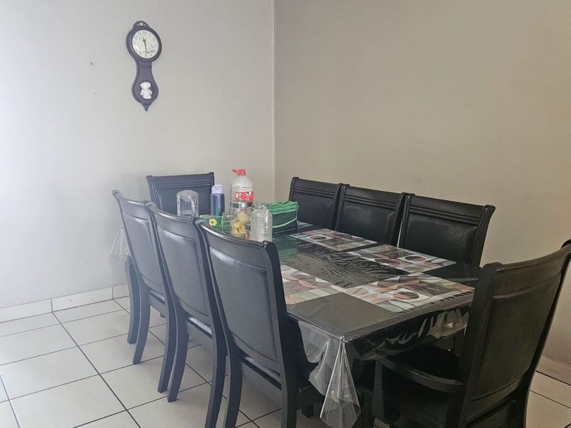 Flat For Sale In Vereeniging - Photo 4