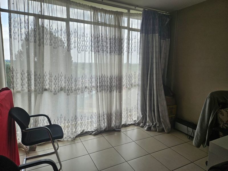 Flat For Sale In Vereeniging - Photo 8