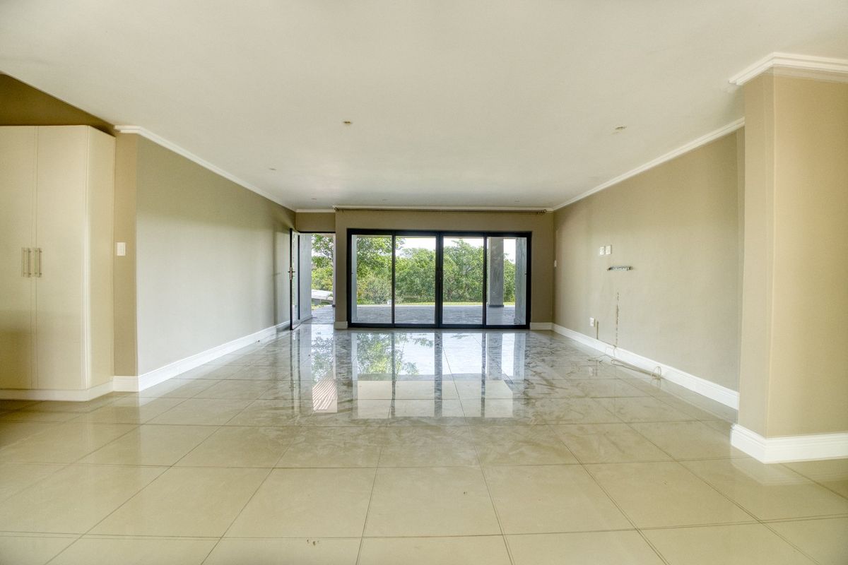 Stunning 4 Bedroom House in Palm Lakes - Photo 4