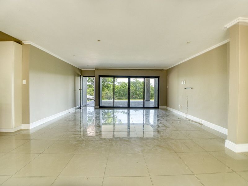 Stunning 4 Bedroom House in Palm Lakes - Photo 4