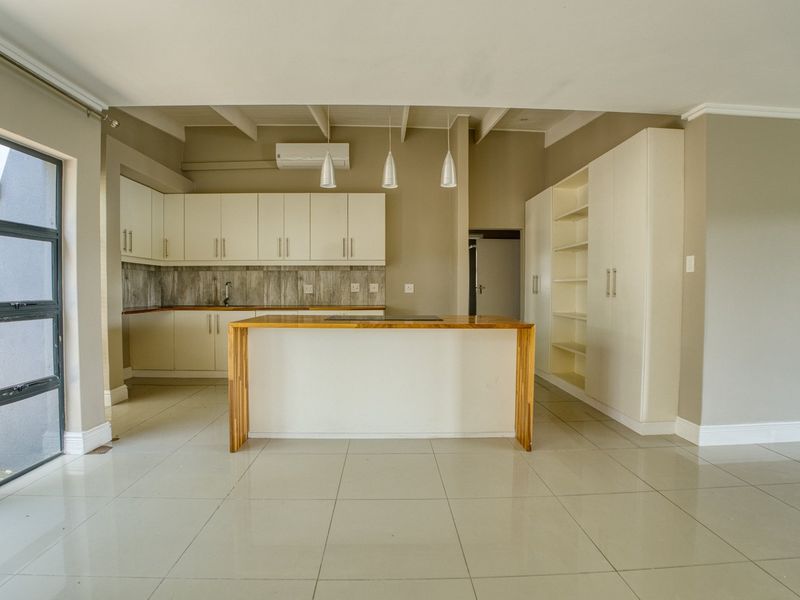 Stunning 4 Bedroom House in Palm Lakes - Photo 6