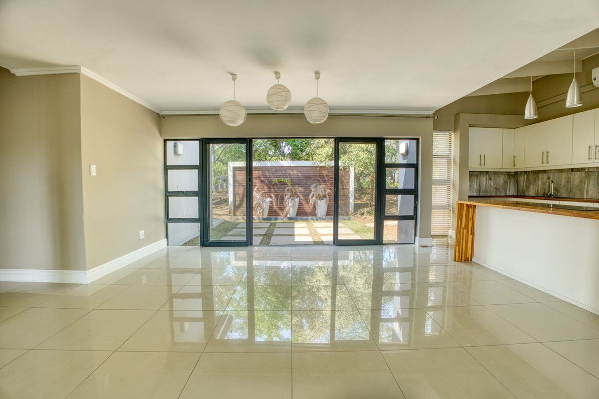 Stunning 4 Bedroom House in Palm Lakes - Photo 3