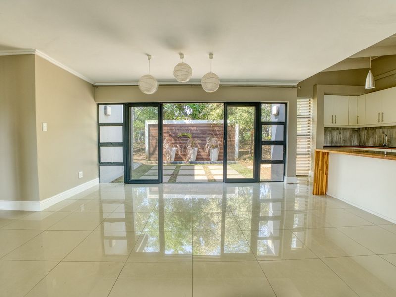 Stunning 4 Bedroom House in Palm Lakes - Photo 3