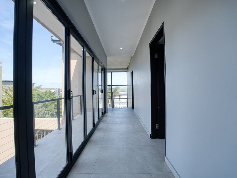 4 Bedroom Home in Palm Lakes - Photo 4