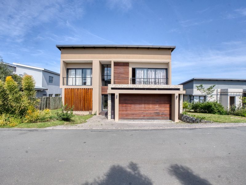 4 Bedroom Home in Palm Lakes - Photo 5