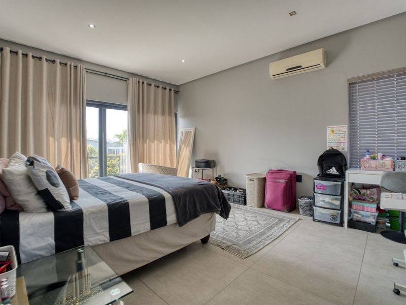 4 Bedroom Home in Palm Lakes - Photo 10