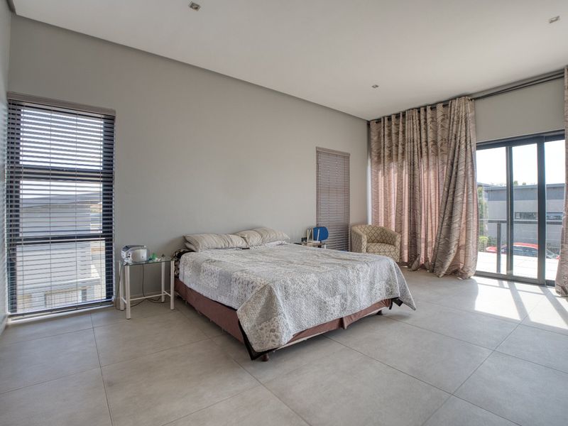 4 Bedroom Home in Palm Lakes - Photo 7