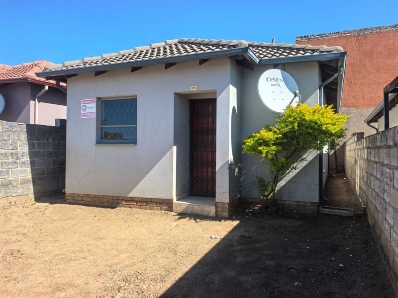 Freehold For Sale In Kempton Park - Photo 2