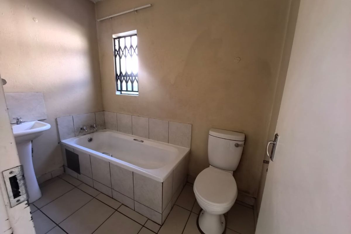 Freehold For Sale In Kempton Park - Photo 5
