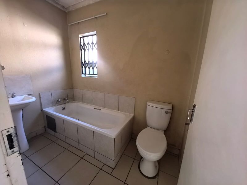 Freehold For Sale In Kempton Park - Photo 5
