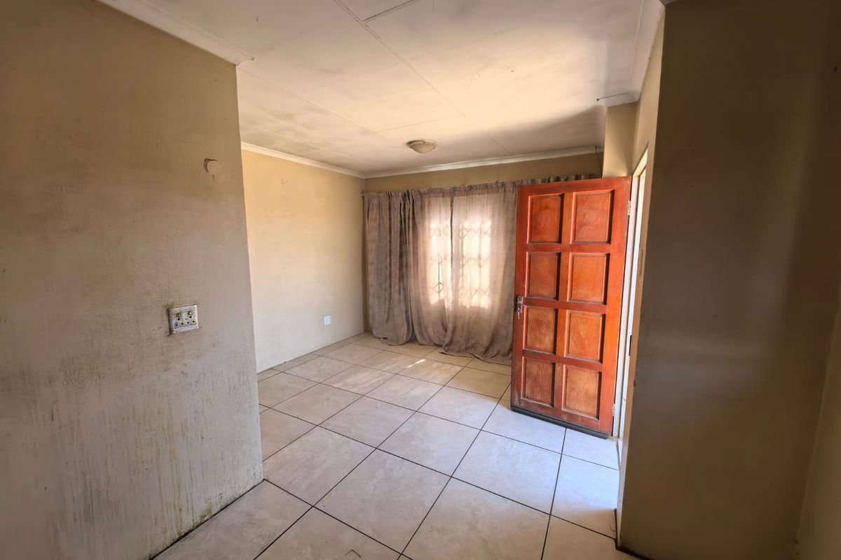 Freehold For Sale In Kempton Park - Photo 4
