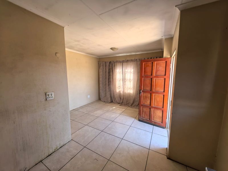 Freehold For Sale In Kempton Park - Photo 4