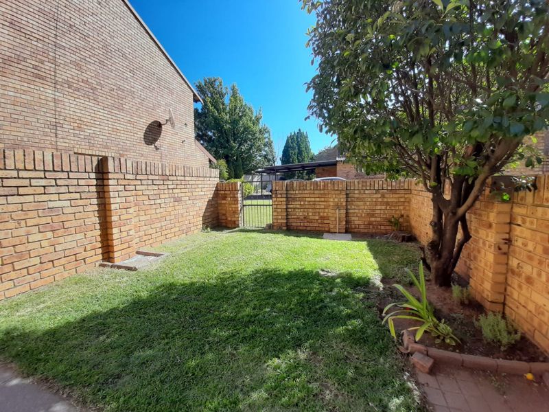 Beautiful duplex facebrick townhouse for sale in Sasolburg walking distance to shopping center - Photo 10