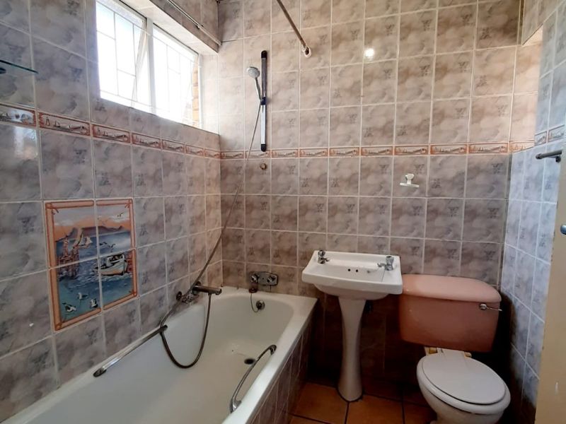 Beautiful duplex facebrick townhouse for sale in Sasolburg walking distance to shopping center - Photo 9