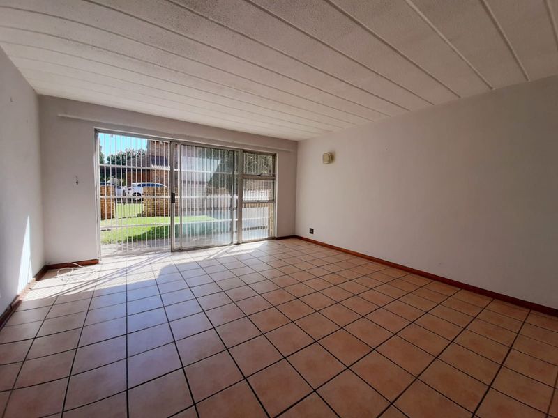 Beautiful duplex facebrick townhouse for sale in Sasolburg walking distance to shopping center - Photo 7