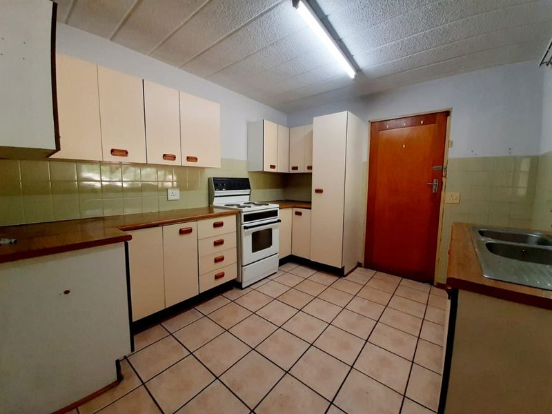 Beautiful duplex facebrick townhouse for sale in Sasolburg walking distance to shopping center - Photo 6