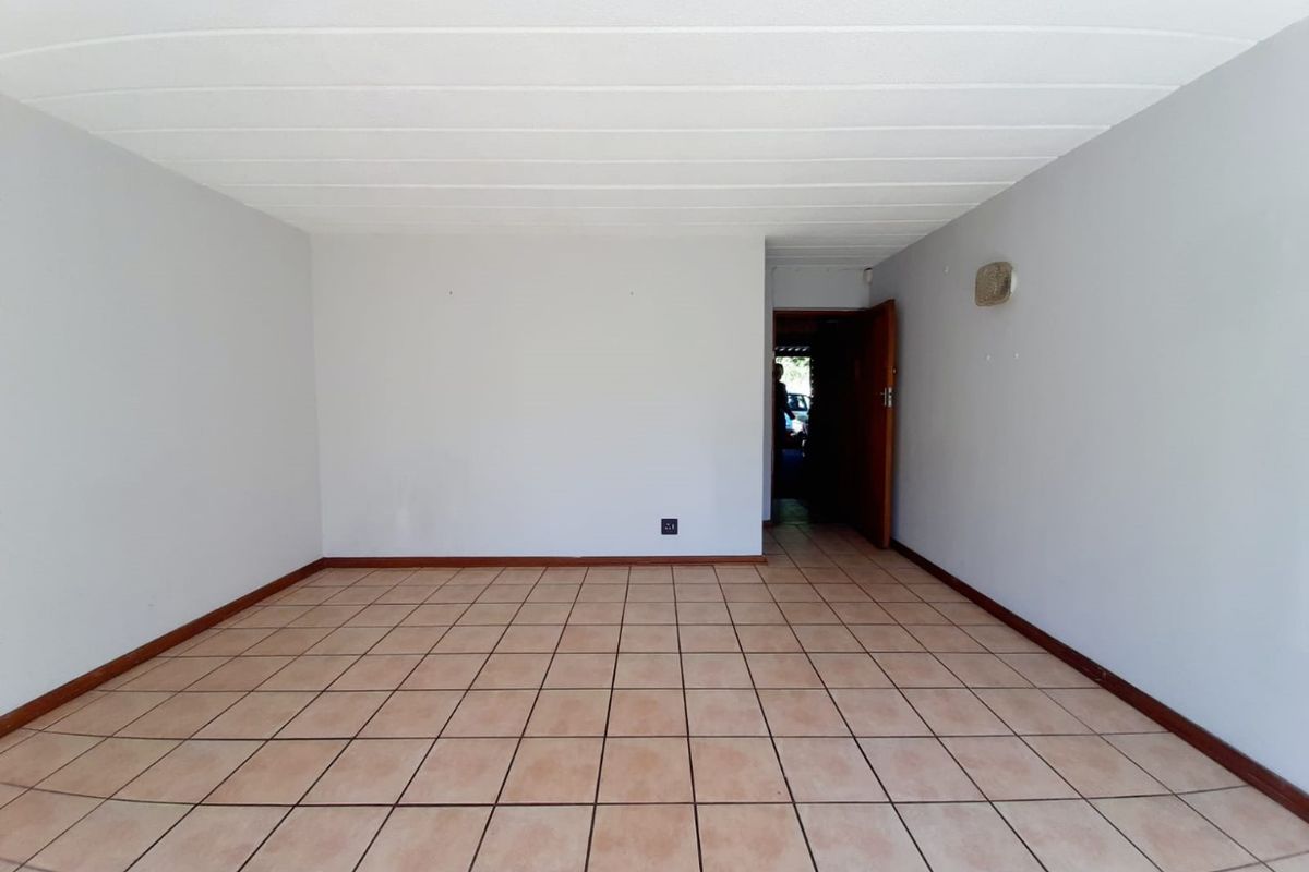Beautiful duplex facebrick townhouse for sale in Sasolburg walking distance to shopping center - Photo 4