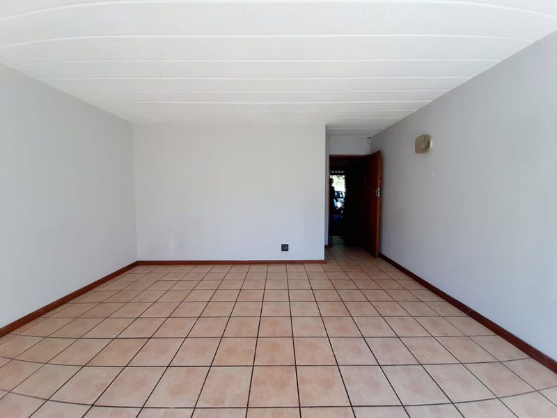 Beautiful duplex facebrick townhouse for sale in Sasolburg walking distance to shopping center - Photo 4