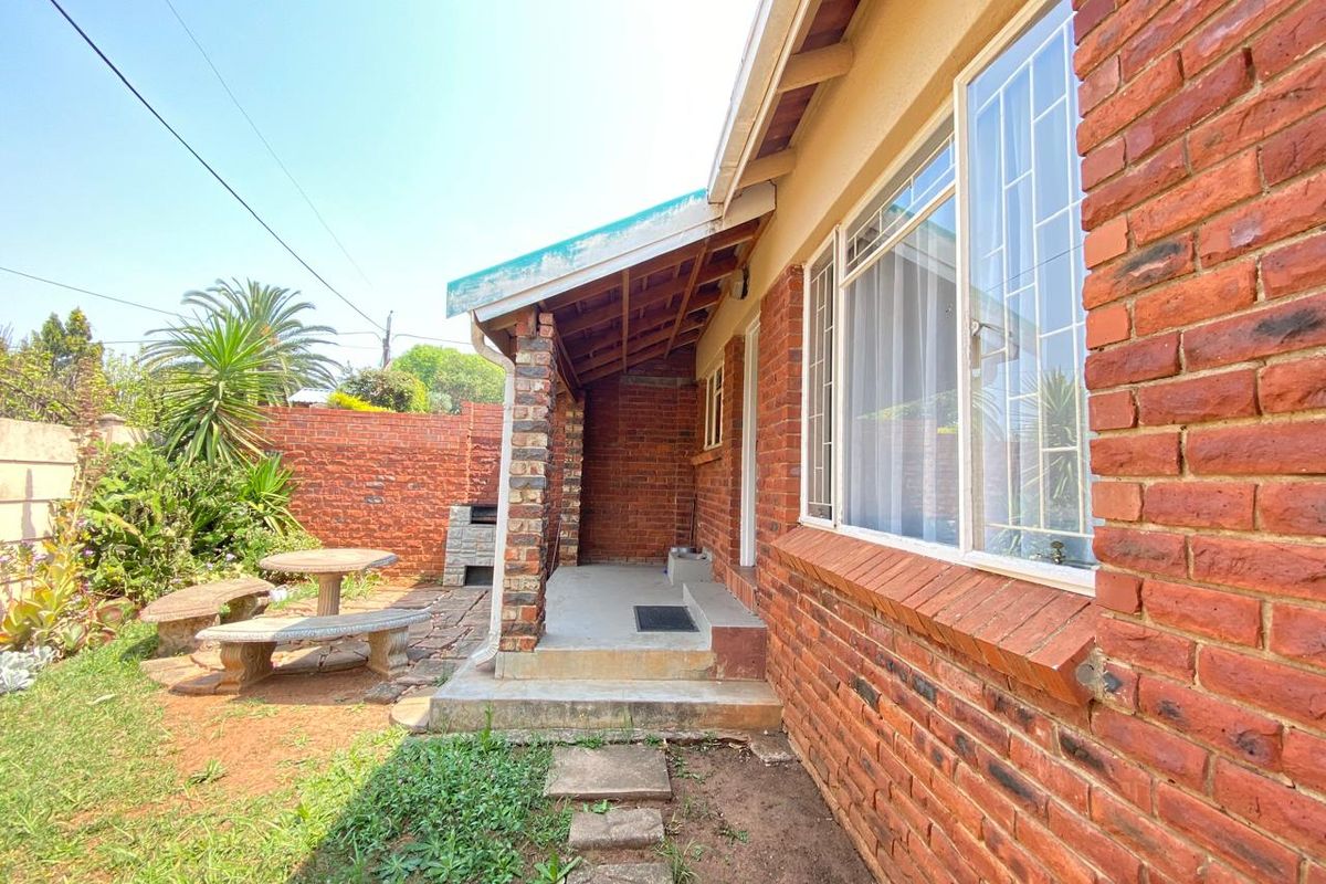 Cosy Safe 2 Bedroom Townhouse - Photo 4