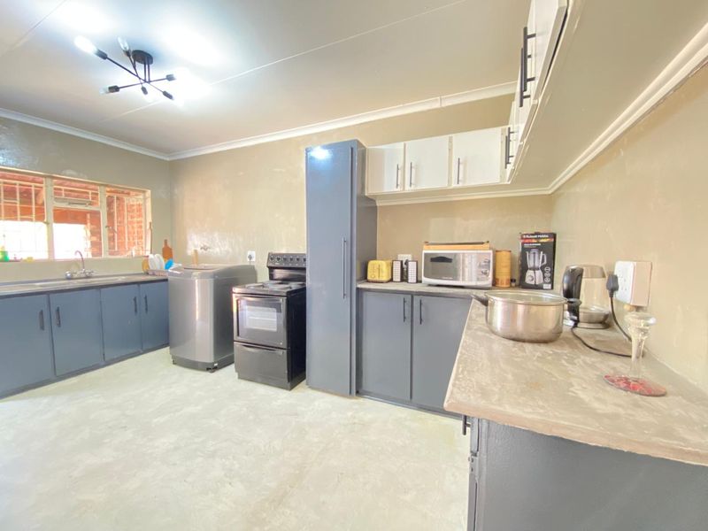 Cosy Safe 2 Bedroom Townhouse - Photo 7