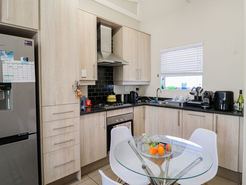 Retirement Unit For Sale In Sandton - Photo 10