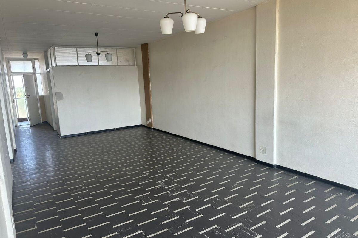 Secure 2 Bedroom Apartment At A Well-Known Complex In Arcon Park. - Photo 2