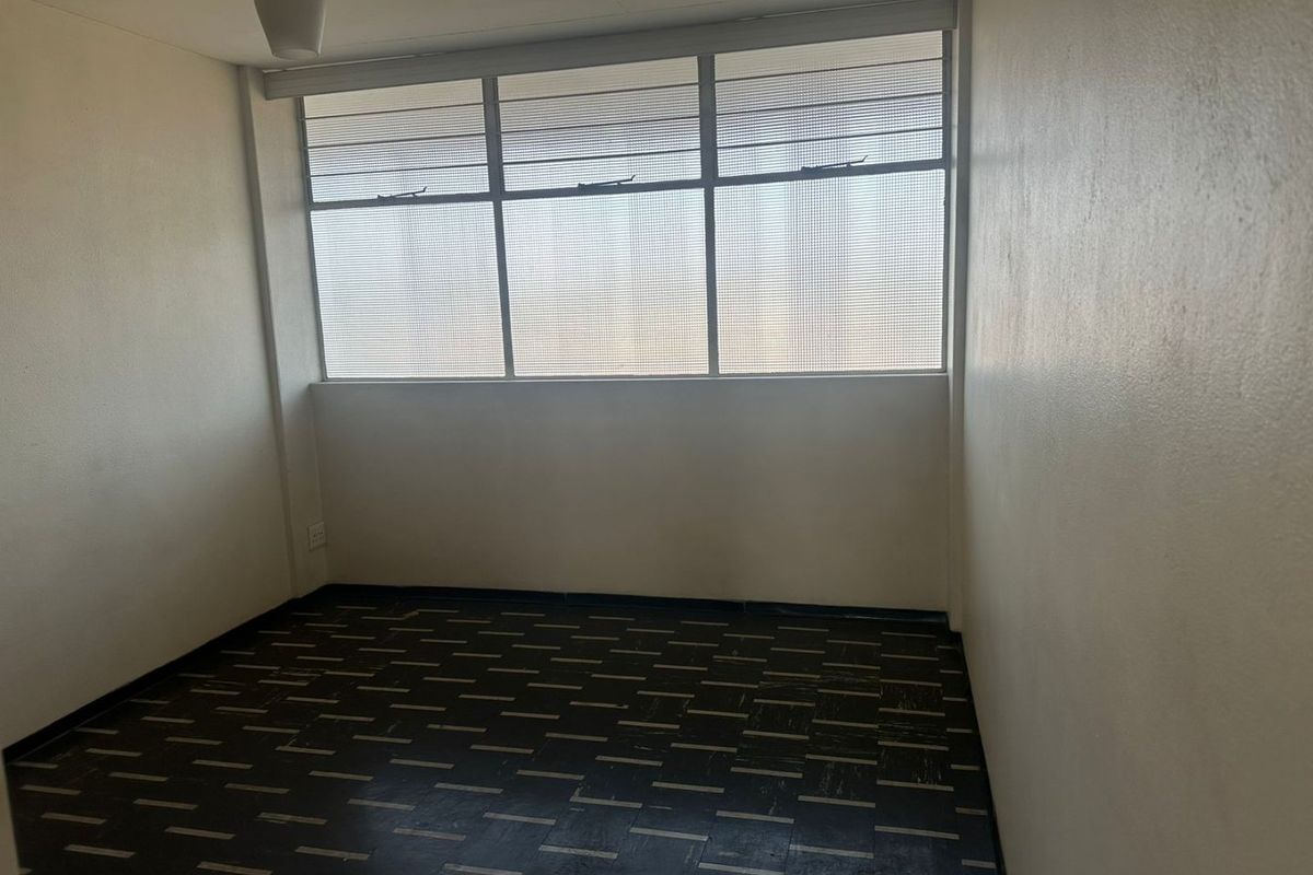 Secure 2 Bedroom Apartment At A Well-Known Complex In Arcon Park. - Photo 4