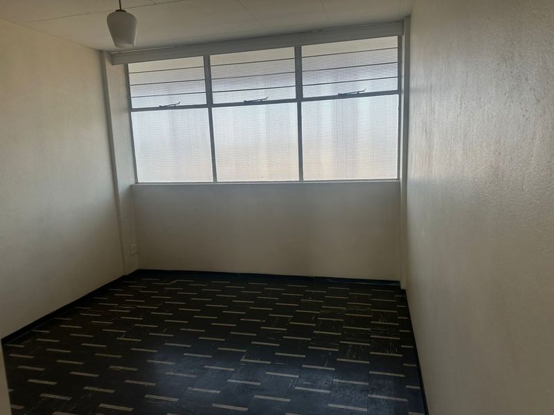 Secure 2 Bedroom Apartment At A Well-Known Complex In Arcon Park. - Photo 4