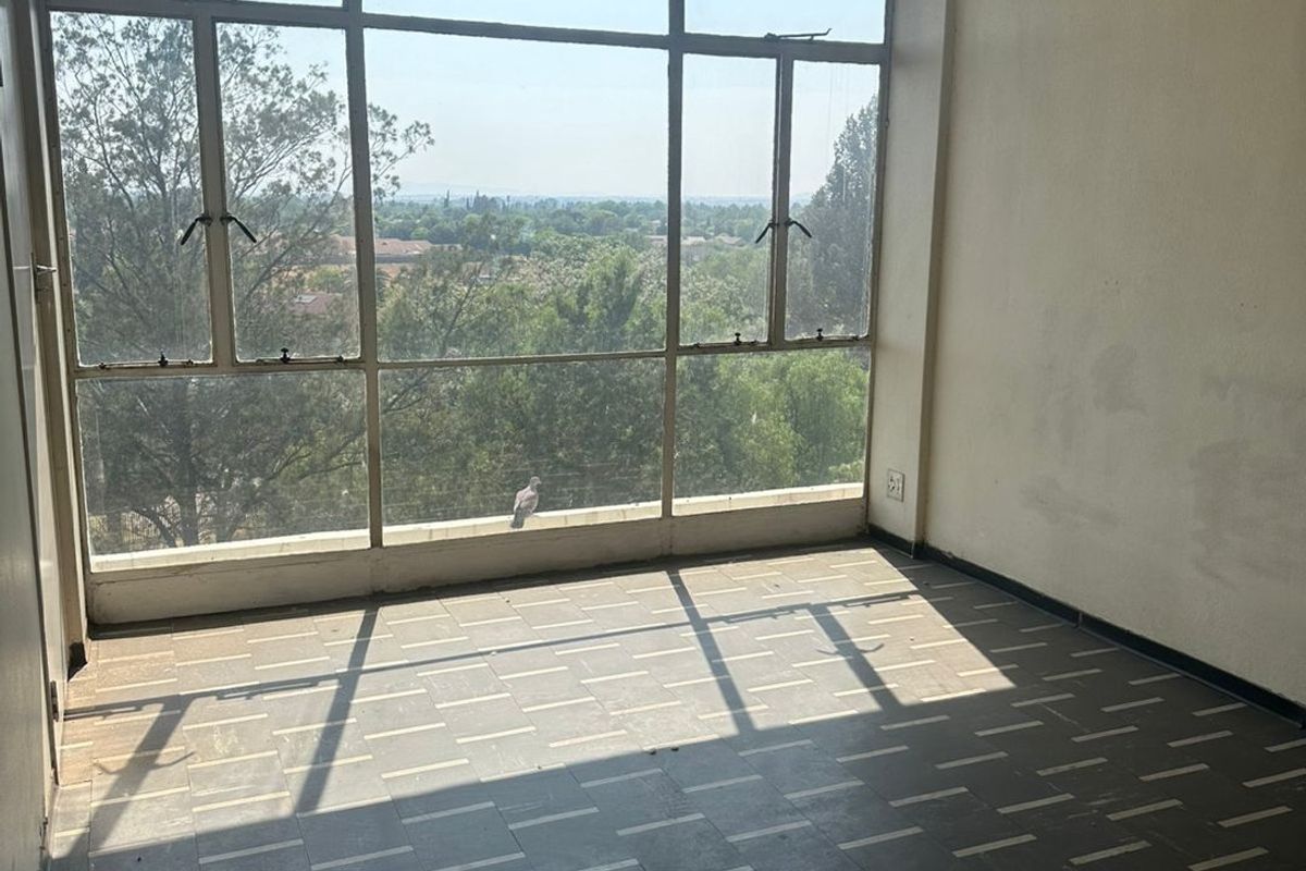 Secure 2 Bedroom Apartment At A Well-Known Complex In Arcon Park. - Photo 3