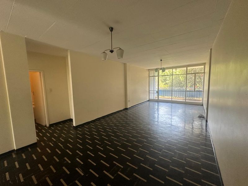 LOOKING FOR A 1 BEDROOM APARTMENT CLOSE TO AMENITIES? - Photo 2