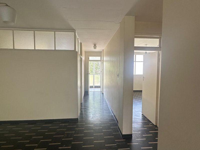 LOOKING FOR A 1 BEDROOM APARTMENT CLOSE TO AMENITIES? - Photo 6